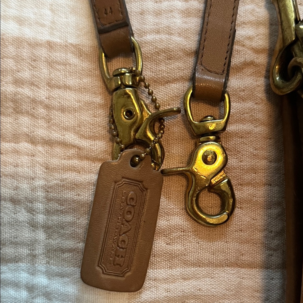 Vintage Coach Tan Leather Crossbody Bag with Gold Hardware - Picture 2 of 10